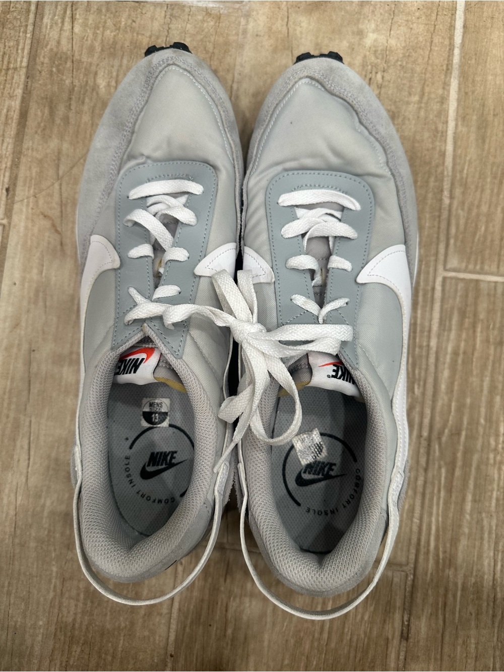 Nike Men's Light Gray and White Retro Runner Sneakers